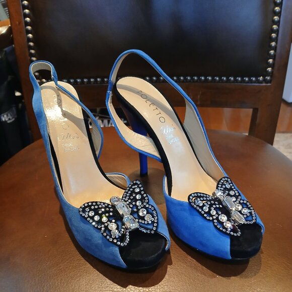 Classic 4" blue leather pumps. New and unworn. - Picture 1 of 8